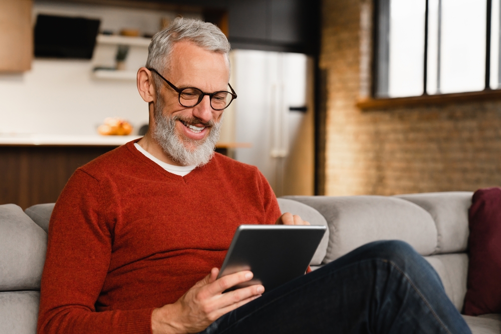 Smiling,Caucasian,Middle-aged,Mature,Man,In,Glasses,Using,Digital,Tablet